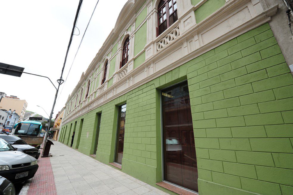 Mucane completa 28 anos, ganha reforma e show de Tunico da Vila
