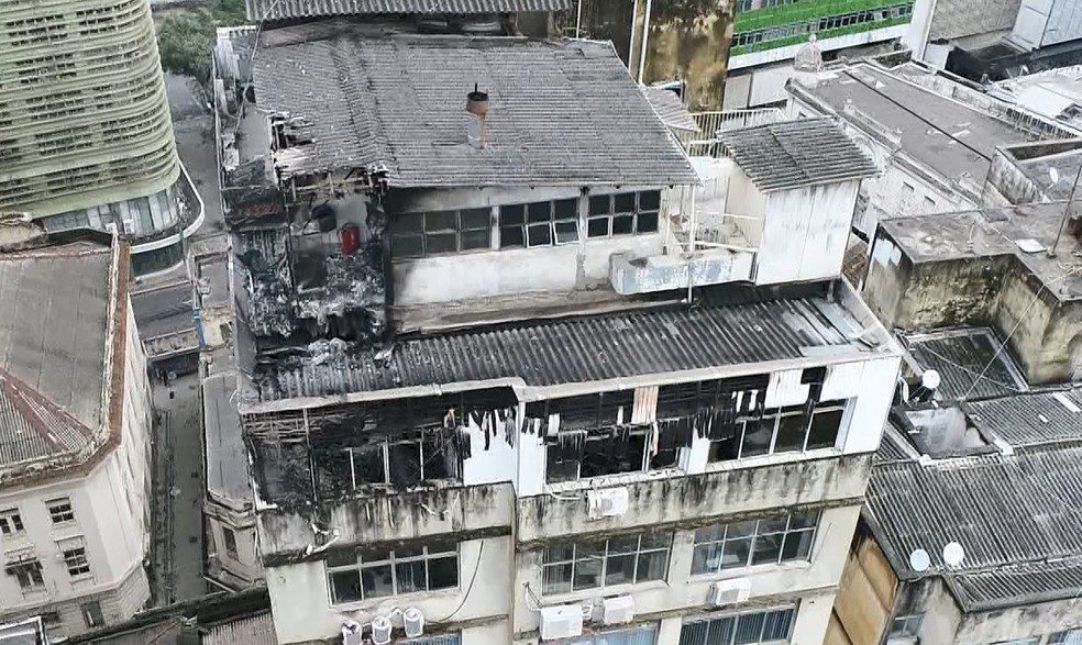 Prédio atingido por incêndio no Centro de Vitória estava com vistoria em dia