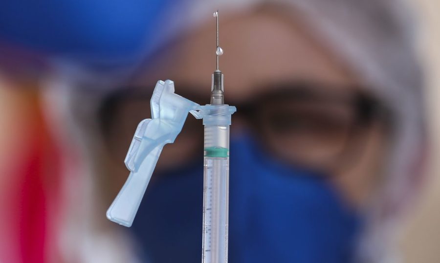 Pessoas com 18 anos ou mais podem se vacinar sem agendamento prévio na próxima semana