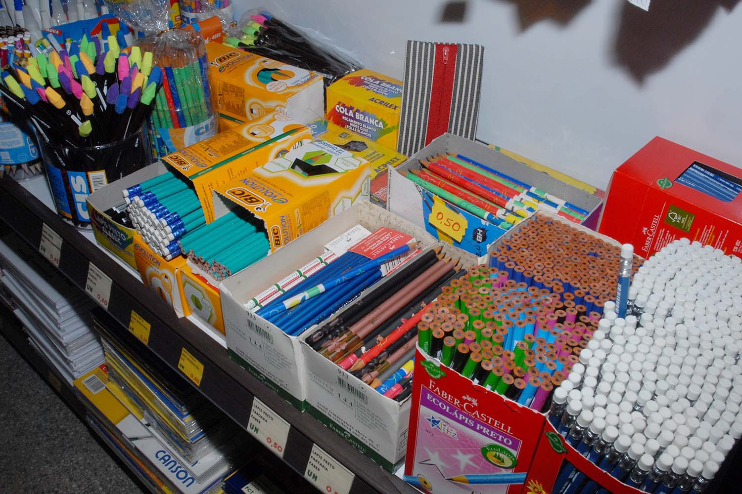 Material escolar: pesquisa é fundamental para reduzir despesas