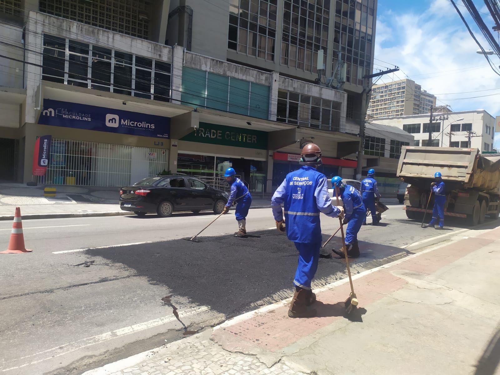 Prefeitura Municipal de Vitória através da Central de serviços realizou mais uma operação tapa buraco no Centro de Vitória.