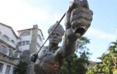 Monumento ao índio (Arariboia) A história desse monumento é bastante folclórica.