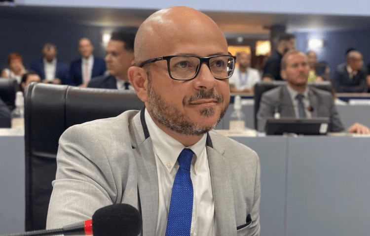 Câmara Municipal de Vitória aprova aumento do número de vereadores e salários para próxima legislatura.