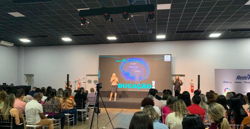 Educadores se reúnem em evento para discutir o impacto da inteligência artificial na educação