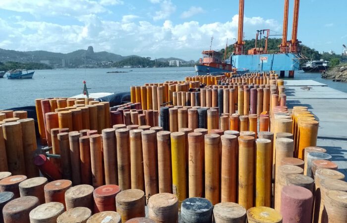Réveillon: últimos ajustes nas balsas para show de fogos em Vitória