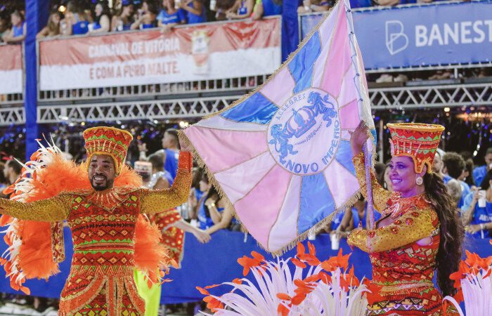 Carnaval 2024: Novo Império abre desfile com homenagem a Barra de São Francisco