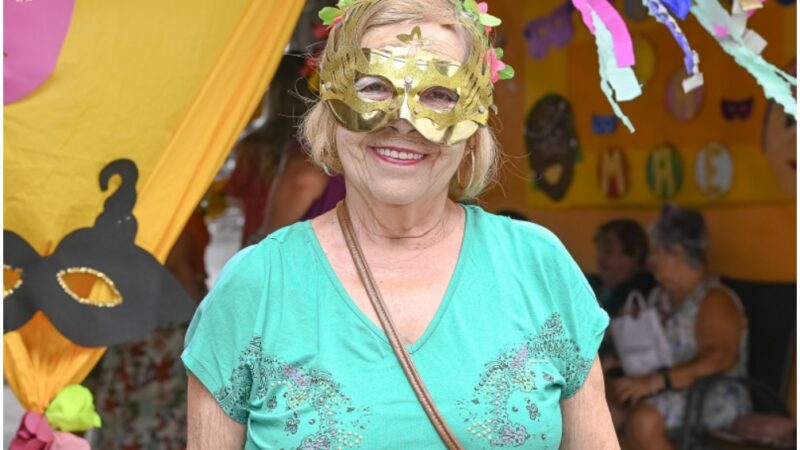 Semas: clima de carnaval leva mais alegria, cores e animação para os serviços