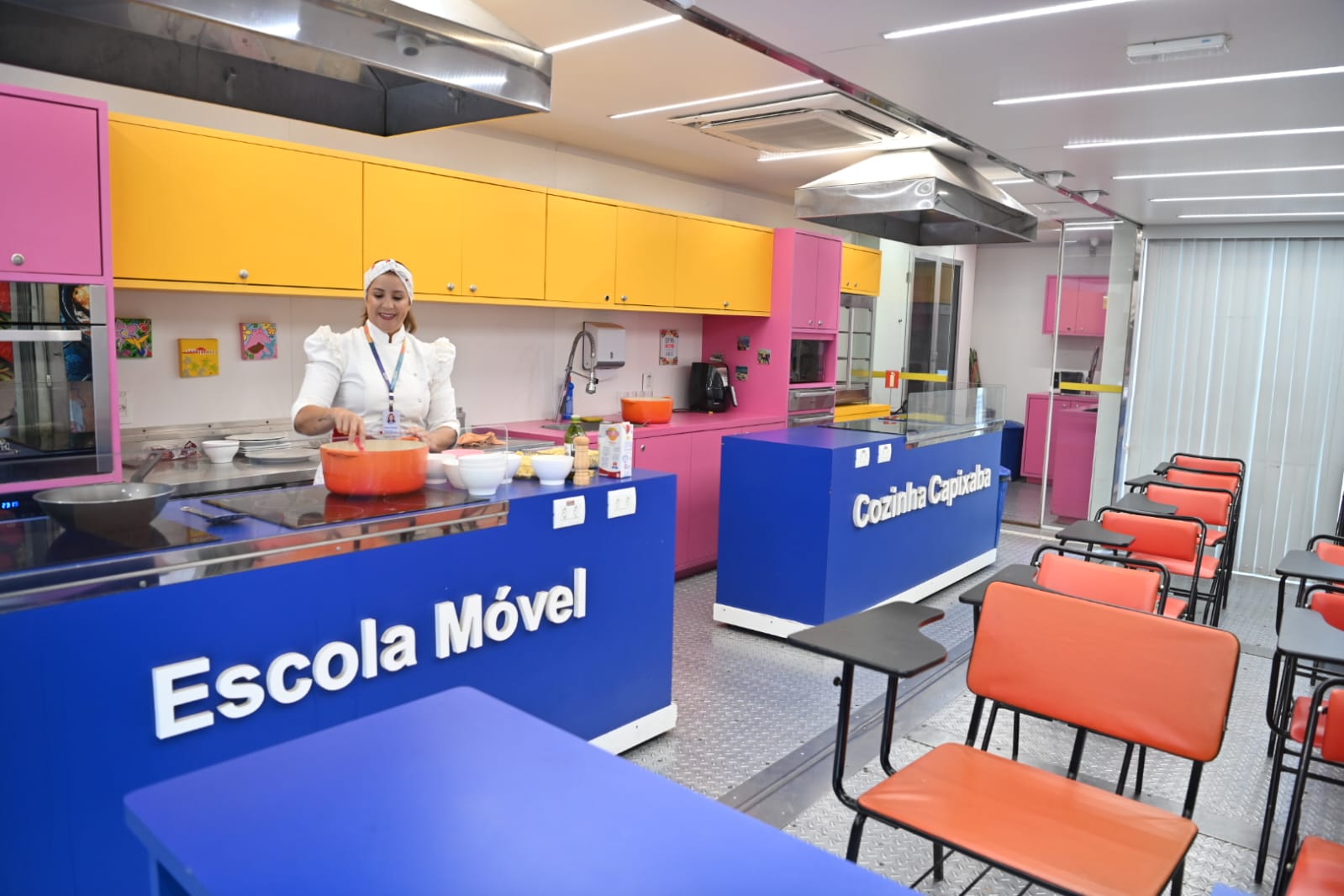Ajuda em Massa: Pazolini e Cris Samorini Enviam Cozinhas Móveis e Carretas com 7 Toneladas de Donativos para o Sul do Espírito Santo e Caparaó