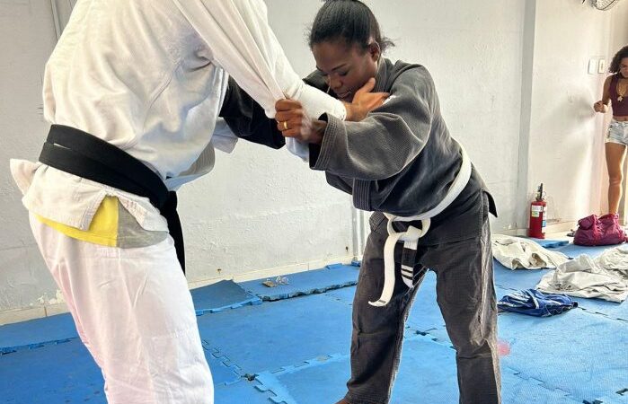 Prática do jiu-jitsu ajuda usuários do centro pop a superarem a condição de rua