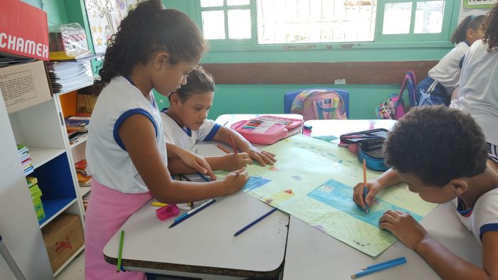 Transformando Sonhos em Realidade: Estudantes Projetam a Nova Sede da Escola em Atividade Escolar