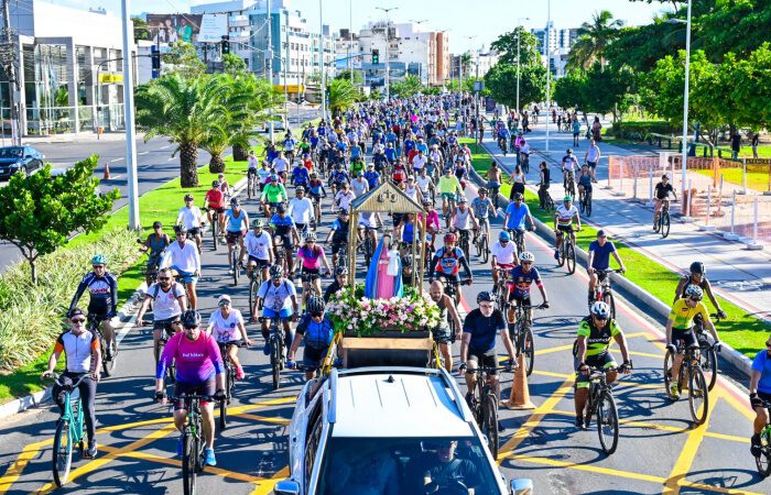 Fé e esporte enchem orla de Camburi na 1ª Romaria dos Ciclistas em Vitória