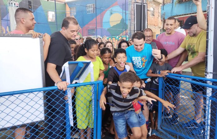 Animação marca entrega de Parque Kids em Engenharia