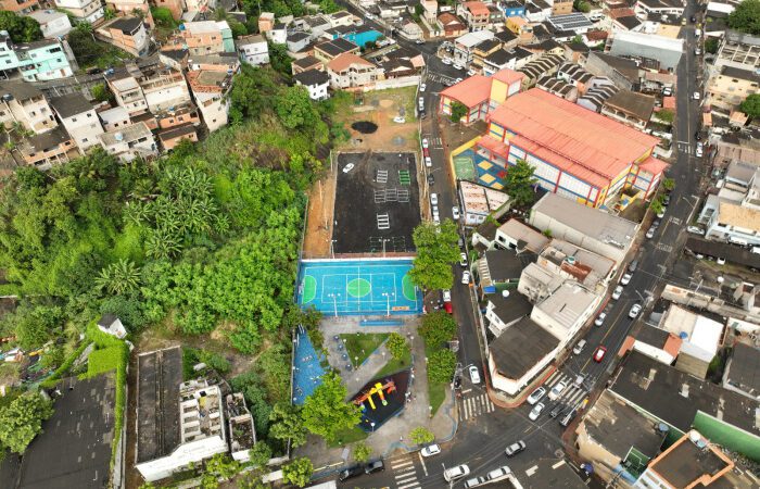 Obra do campo de grama sintética em Gurigica está a todo vapor