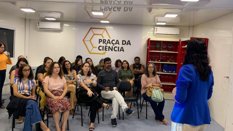 Novos membros do Conselho Municipal de Educação de Vitória tomam posse