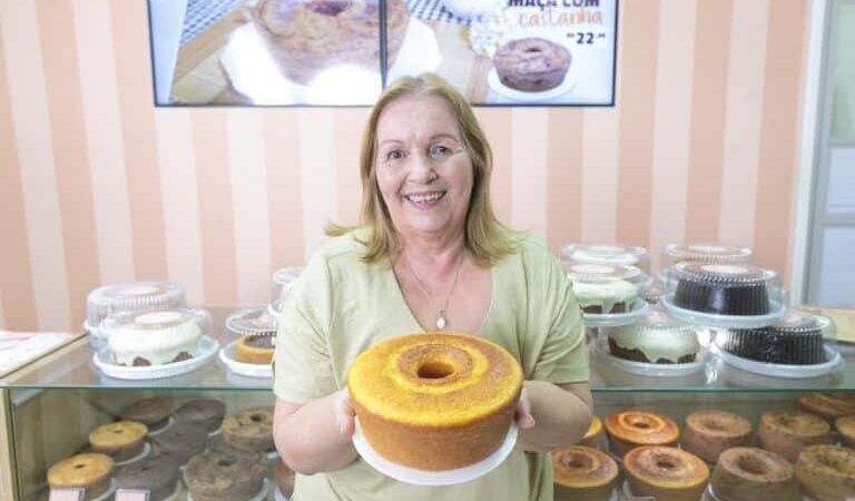 Dia dos Avós: conheça a vovó que produz 55 mil bolos por dia