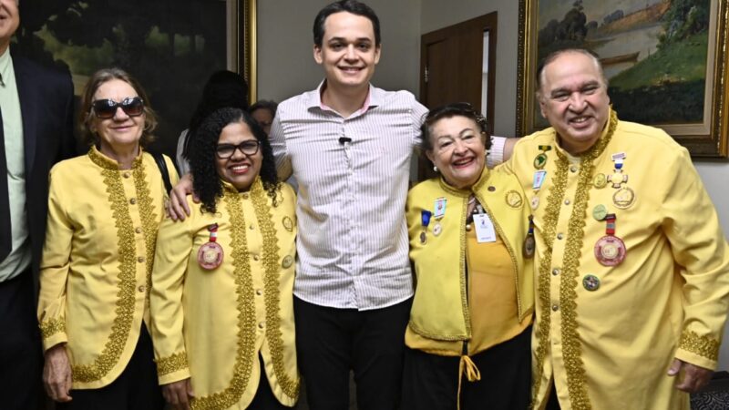 Vitória, a Capital da educação: Pazolini sanciona lei que cria o Cartão do Estudante Leitor