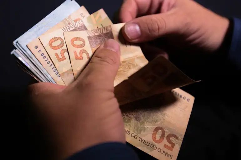 Empréstimo consignado para CLT começa hoje (21/03): tire suas dúvidas