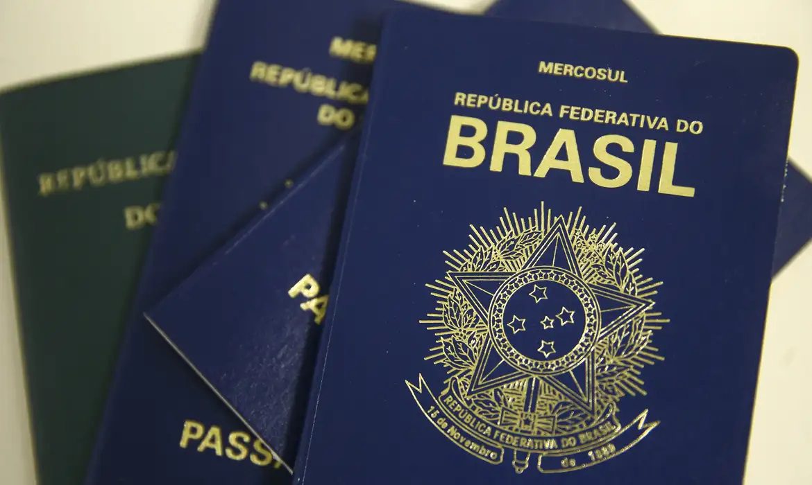 Governo Federal analisa solicitação da Polícia Federal por aumento na taxa de emissão de passaporte