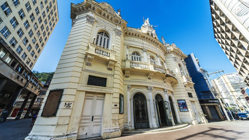 Fechado há 8 anos, Teatro Carlos Gomes já tem data para reabertura