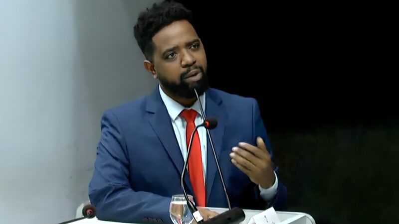 Com salário de R$ 17 mil, vereador de Vitória reclama por ter que usar o próprio carro: “não acho justo”