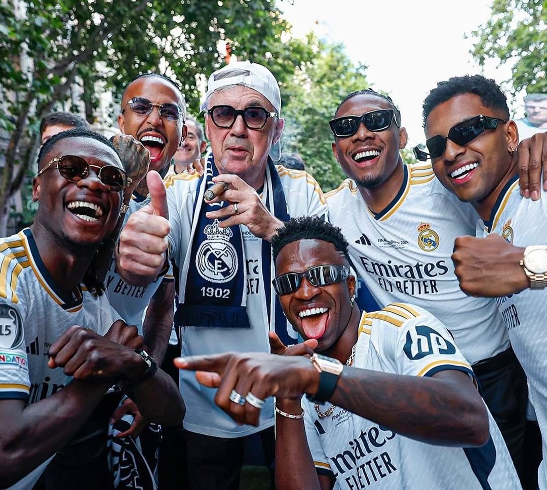 Vinicius Junior se despede de Ancelotti com carta emocionante: “Mudou minha vida”