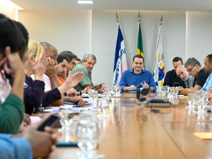 Pazolini recebe líderes comunitários e planeja ações para bairros da capital
