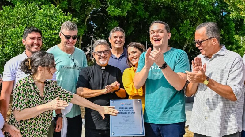 Praça ganha vida nova com entrega feita por Pazolini na capital