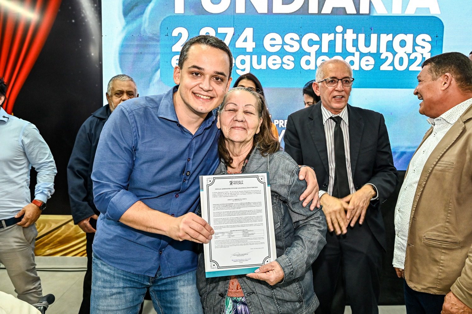 Regularização Fundiária Avança: Pazolini Entrega Escrituras Públicas para as Famílias do Bairro Resistência