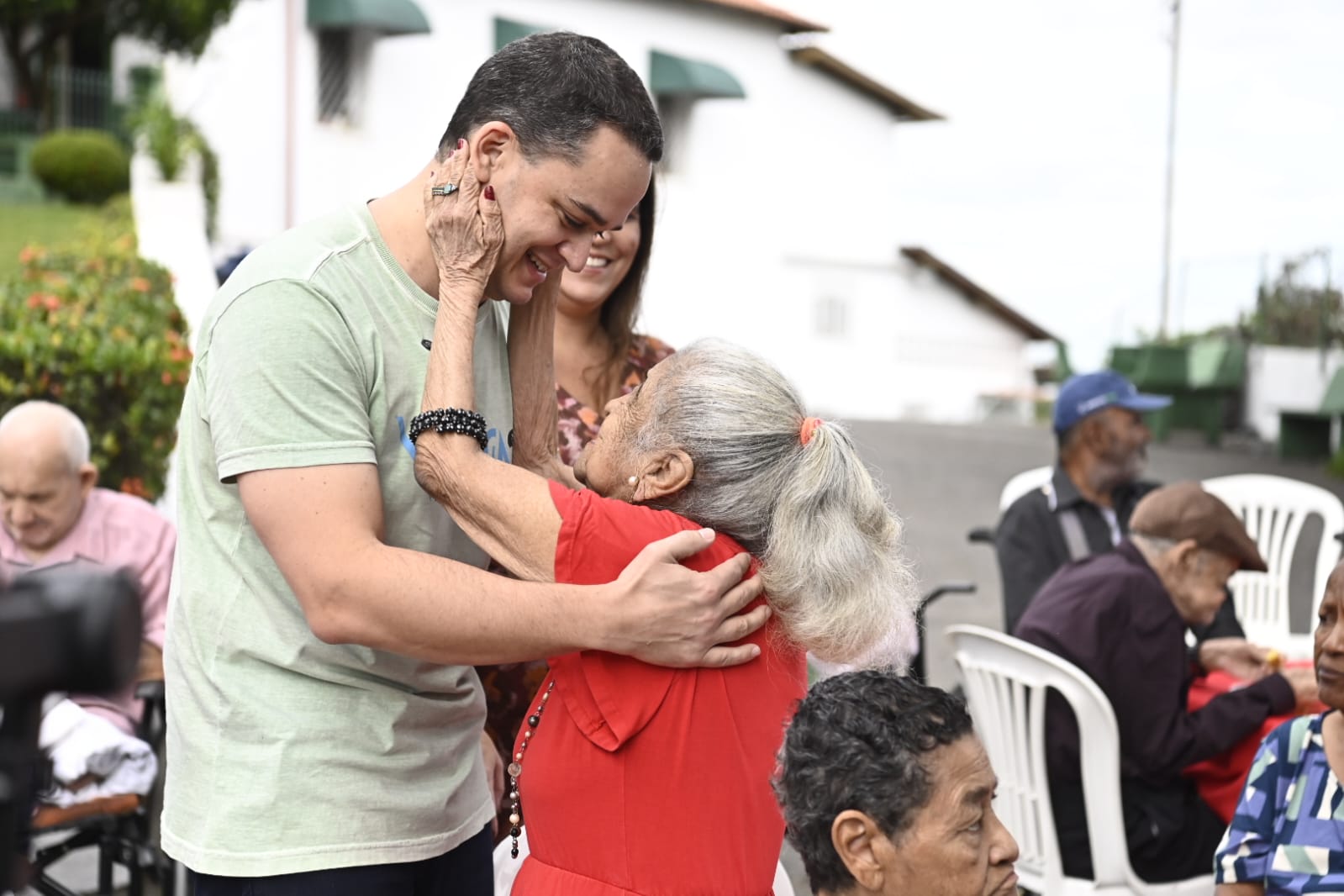 Pazolini participa da celebração dos 85 anos do Asilo dos Idosos de Vitória com programação especial
