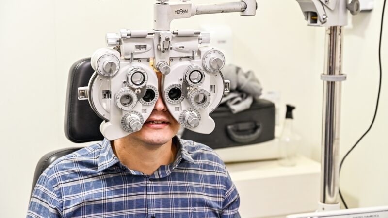 Gestão Pazolini inicia oferta de 150 mil procedimentos oftalmológicos com unidade móvel no Tancredão
