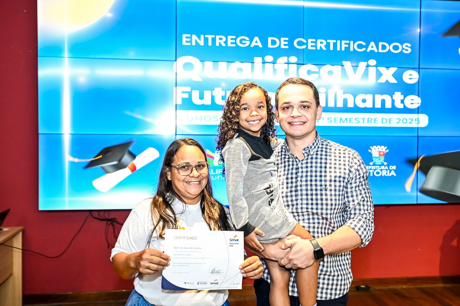 Oportunidades que transformam: Pazolini entrega certificados de qualificação a alunos do QualificaVix e Futuro Brilhante