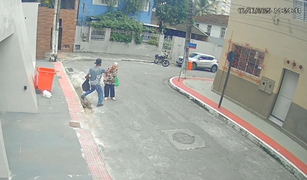 🚨 Idosa de 93 anos é assaltada e derrubada no Centro de Vitória 😢
