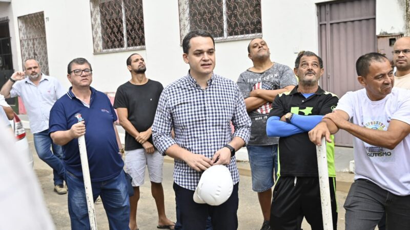 Pazolini e lideranças comunitárias visitam obras da nova EMEF São Vicente de Paulo no centro de Vitoria