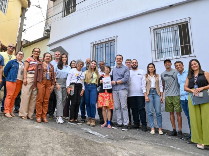 Casa Feliz e Segura: Pazolini já entregou 240 novas residências a famílias de Vitória