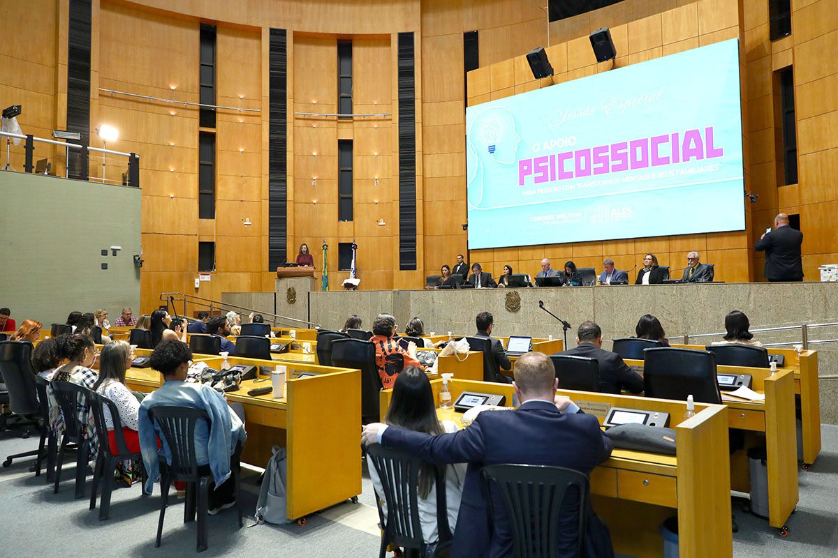 Sessão especial na Ales debate apoio psicossocial para pessoas com transtornos mentais e suas famílias
