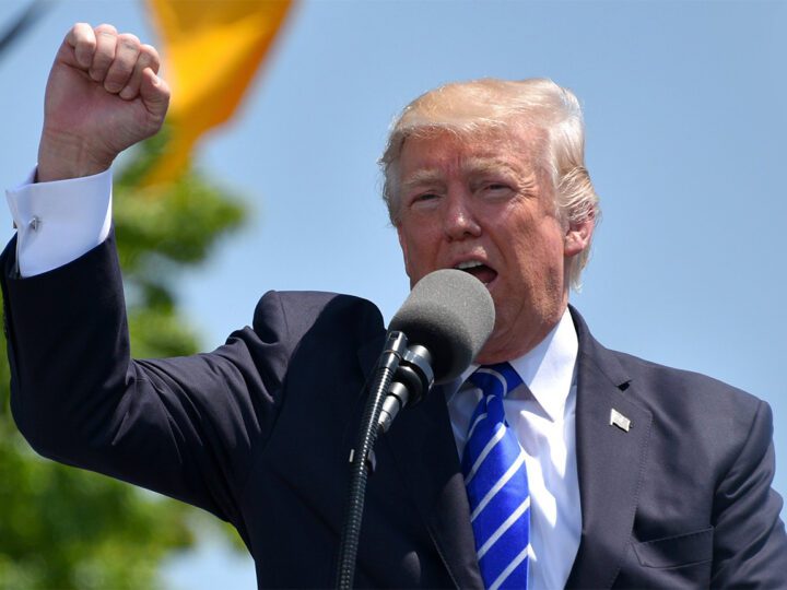 Trump anuncia tarifaço de 50% para o Brasil; empresários capixabas manifestam preocupação