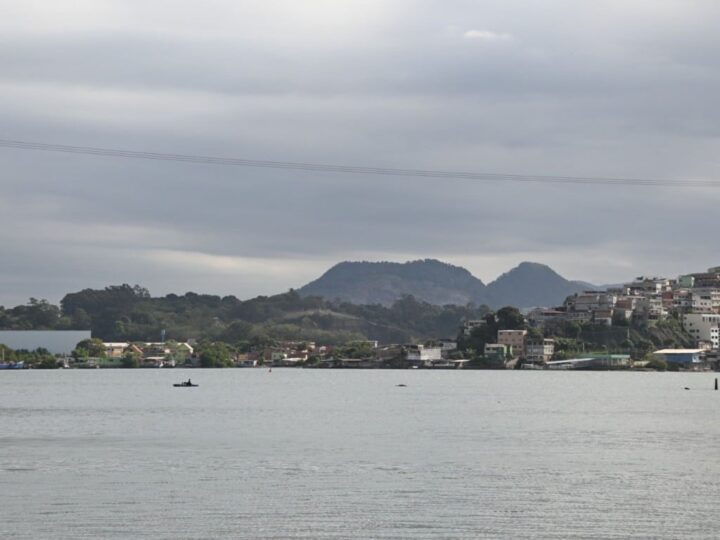 Pancada de chuva surpreende moradores na Grande Vitória nesta terça-feira (19)