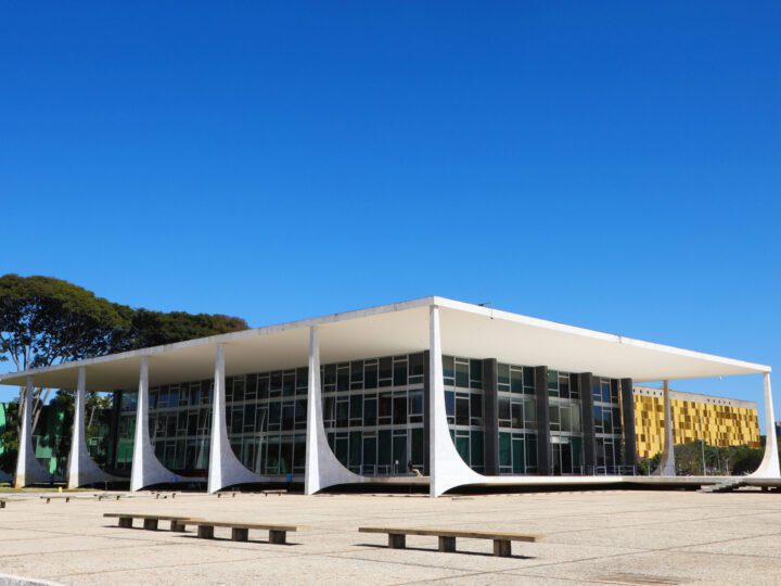 STF reforça que não cabe anistia ou indulto para Bolsonaro e aliados condenados