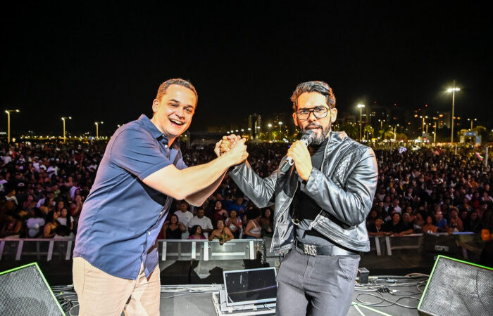 Vitória comemora 474 anos com shows que reúnem milhares de pessoas na orla de Camburi