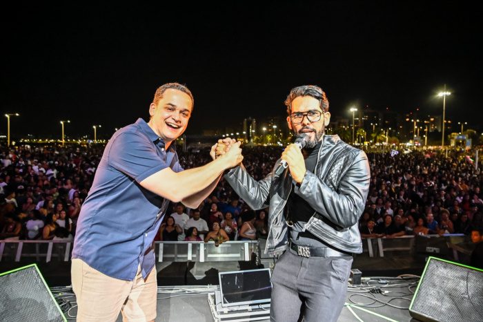 Vitória comemora 474 anos com shows que reúnem milhares de pessoas na orla de Camburi