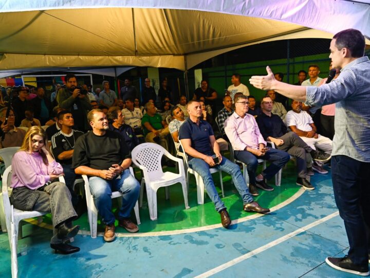 Lazer e qualidade de vida: Pazolini assina ordem de serviço para construção do novo campo de grama sintética do bairro Mario Cypreste