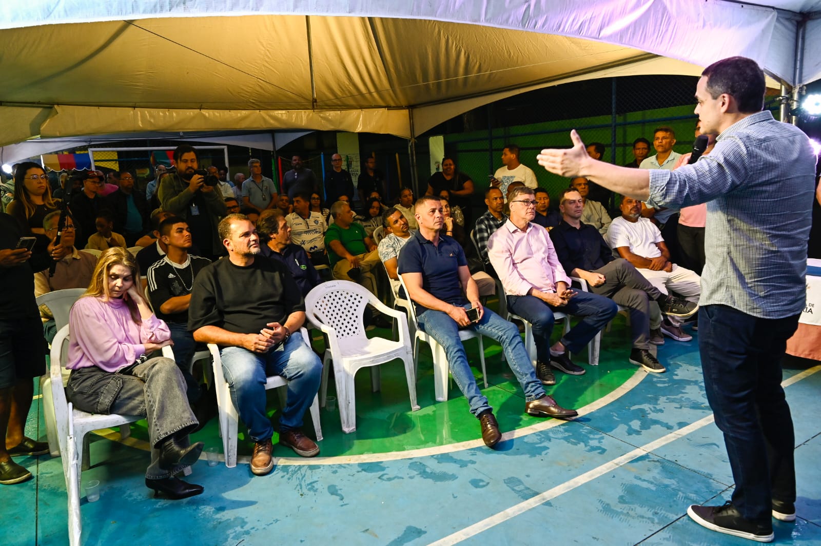 Lazer e qualidade de vida: Pazolini assina ordem de serviço para construção do novo campo de grama sintética do bairro Mario Cypreste