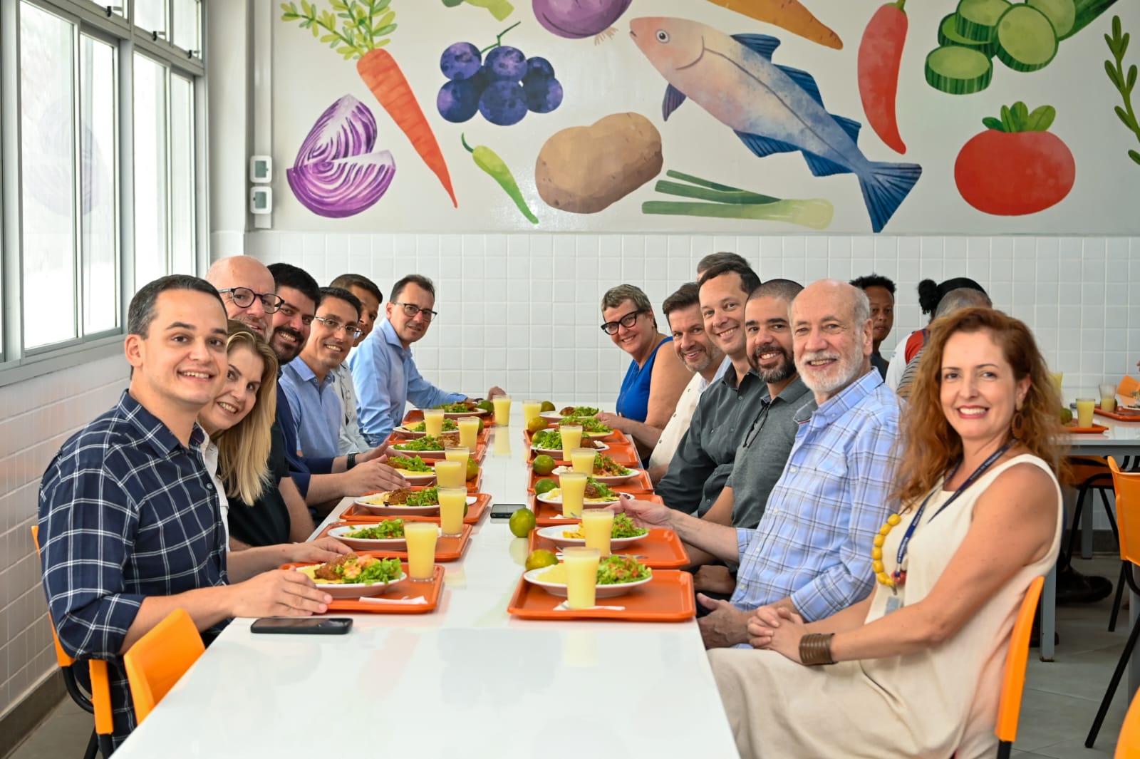 Prefeito Pazolini almoça no Restaurante Popular e reforça compromisso com ações sociais em Vitória