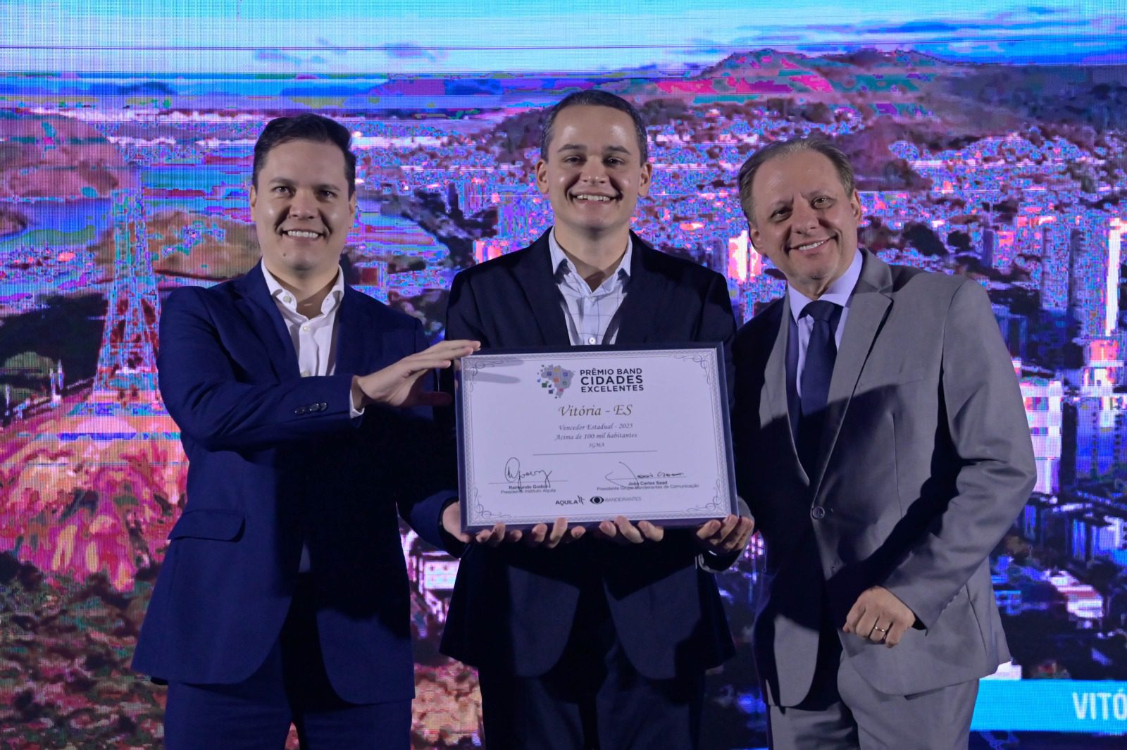 Vitória conquista prêmio de Cidade Excelente e lidera em mais quatro pilares no evento da Band