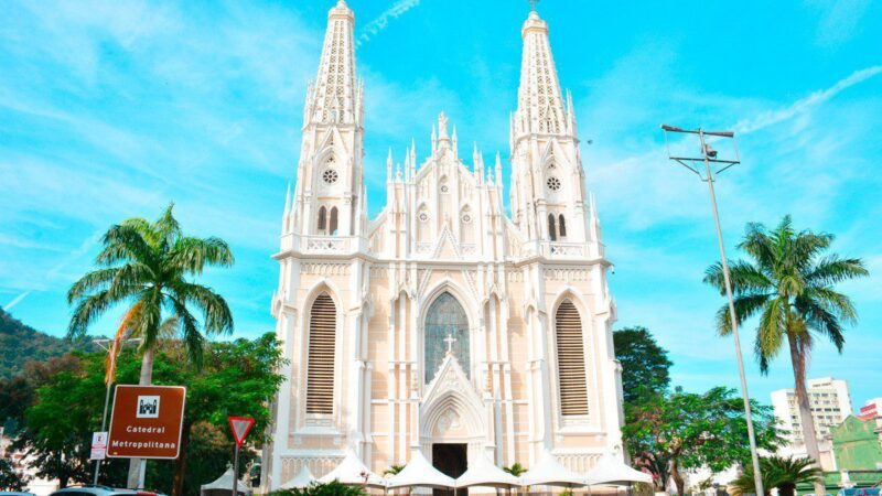A história da Catedral Metropolitana de Vitória começa no século XVI e atravessa gerações