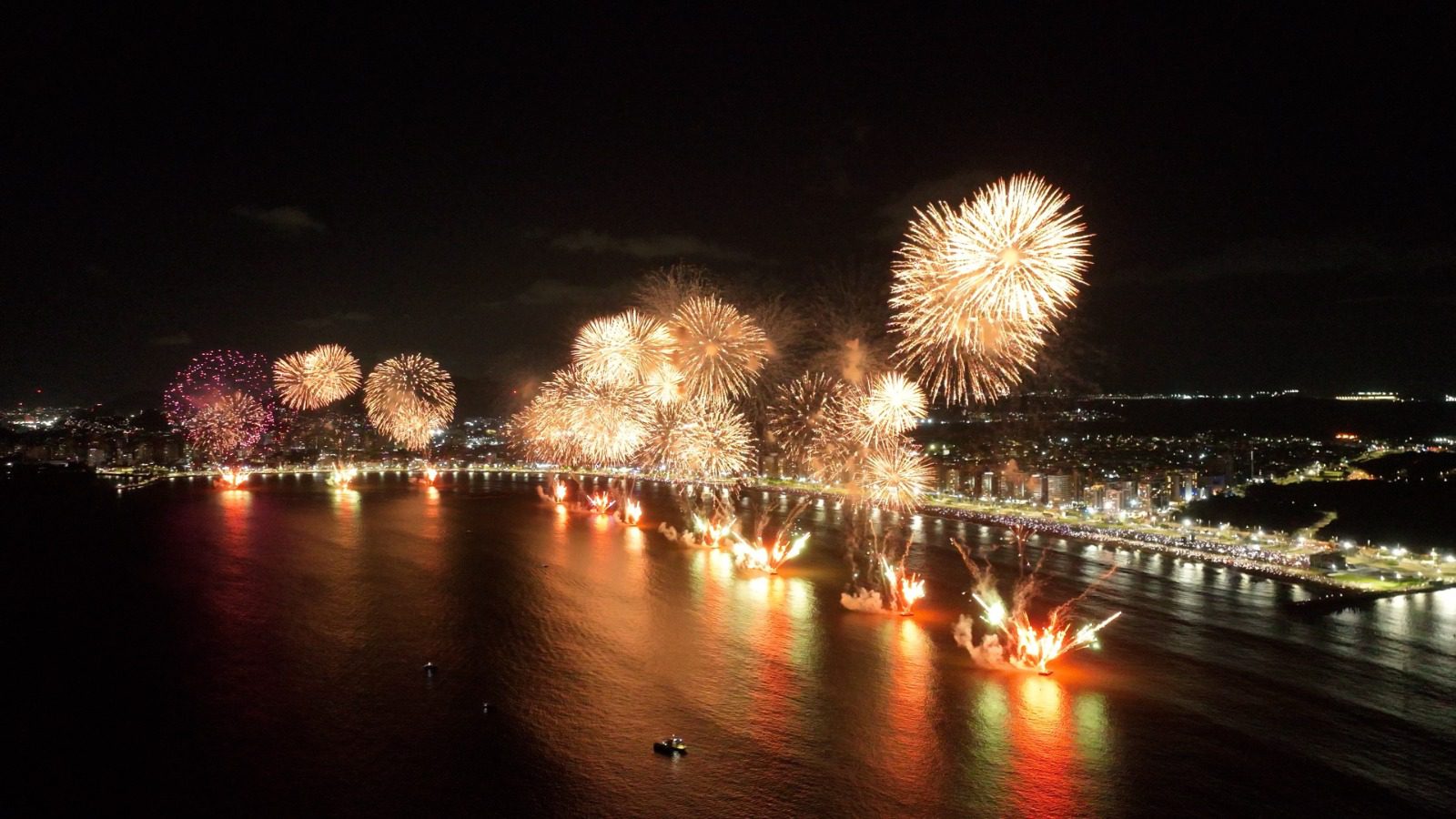 ▶️ VÍDEO: Nunca antes visto Pazolini entrega o Réveillon mais poderoso do Espírito Santo