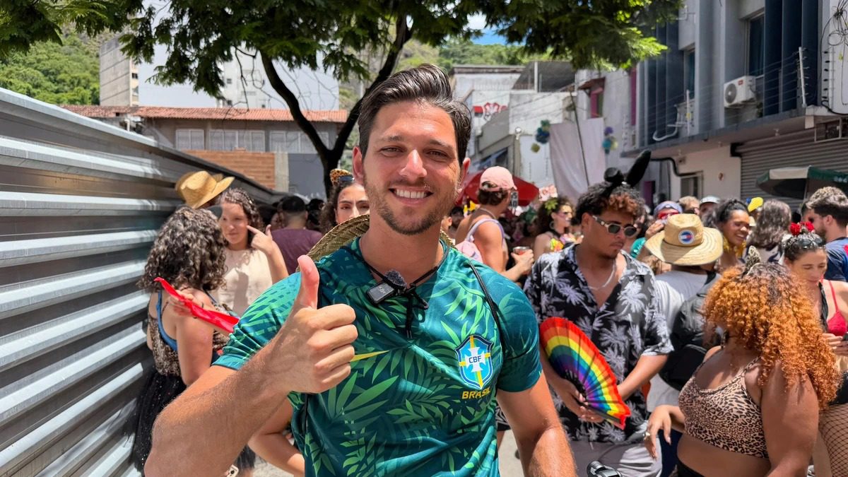 Gringo se rende ao Carnaval de Vitória, curte Bloco Amigos da Onça e elogia: “Seguro, organizado e limpo”