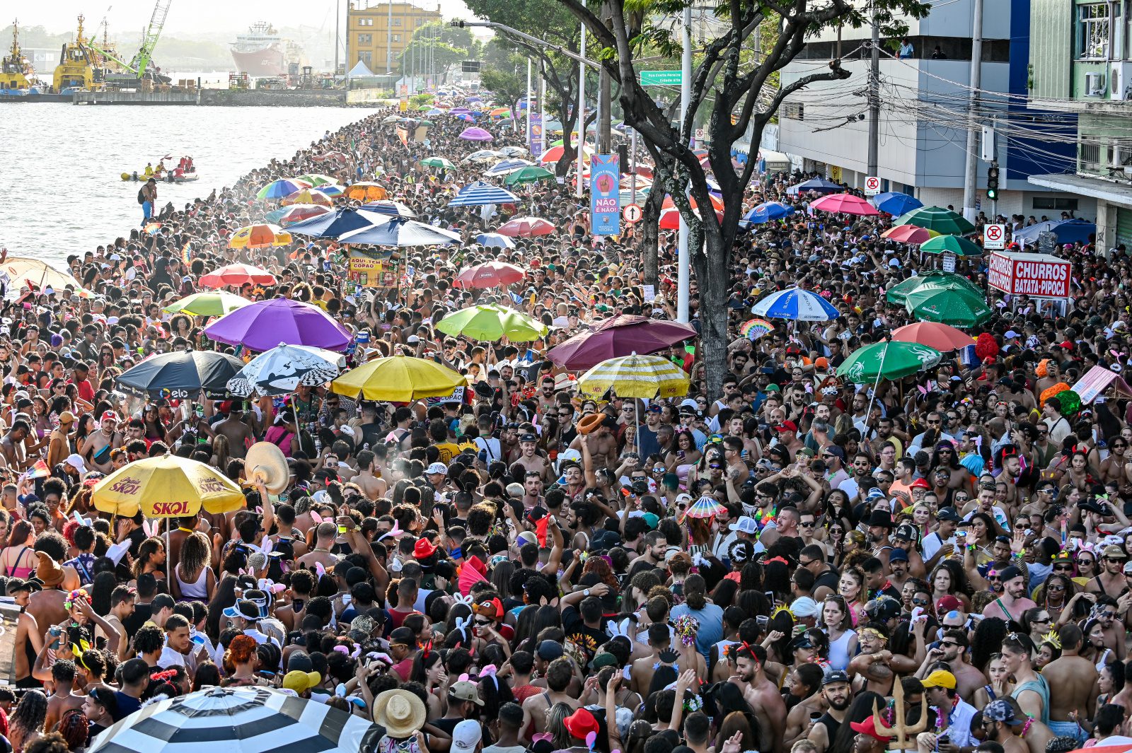 Carna Vix lota o Centro de Vitória no primeiro dia de blocos e abre Carnaval com clima de festa e muita organização