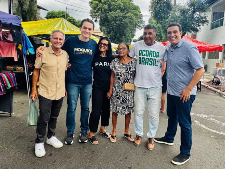 Lorenzo Pazolini caminha na Feira do Bairro República e amplia articulação com lideranças da região