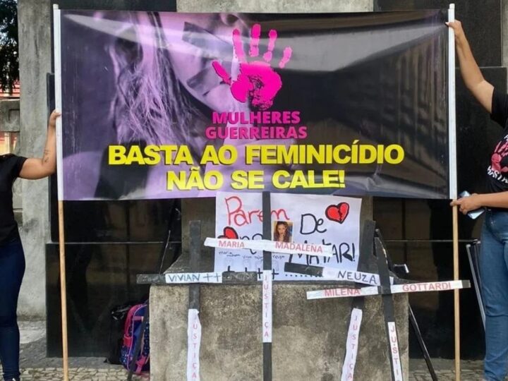 Ato em Camburi usa sapatos vazios para dar rosto às vítimas de feminicídio